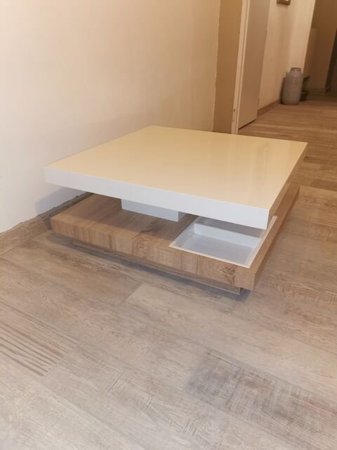 Belle table de salon pivotante 
80 cms x 80 cms
59 Draguignan (83)