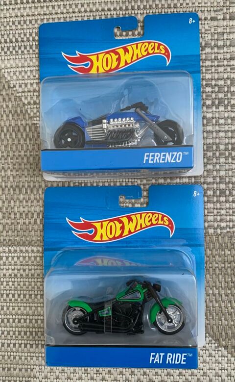 HOTWHEELS 
2 motos (Fat Ride verte et Ferenzo bleu)
10 Rognac (13)