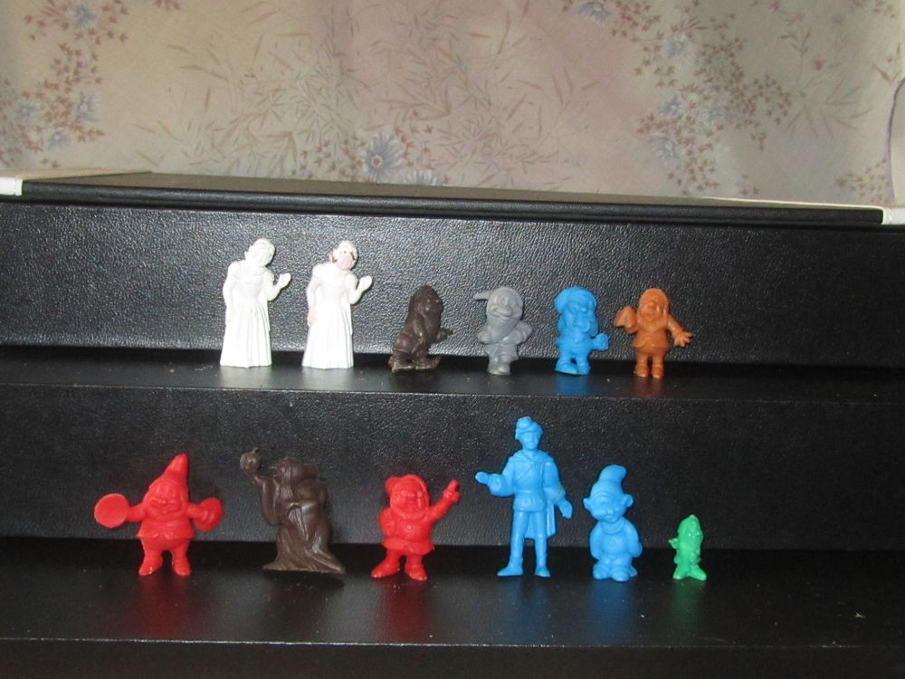 FIGURINES BLANCHE NEIGE et LES 7 NAINS 