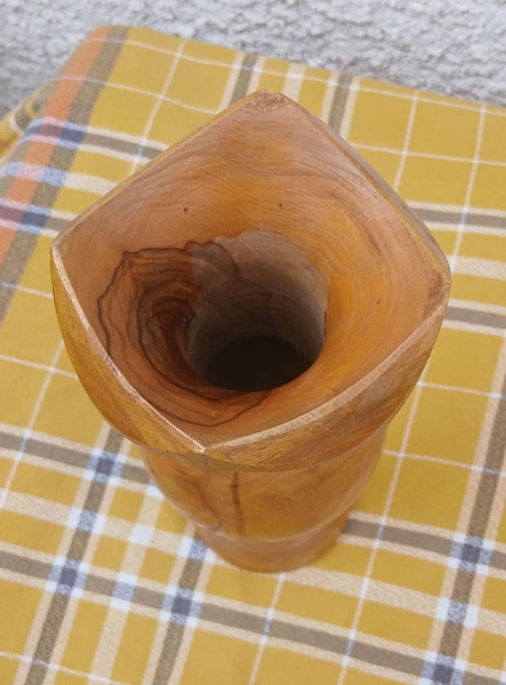 Vase en Bois d'Olivier Sculpt&eacute; de 26 cm : Tourn&eacute; &agrave; la Main Décoration
