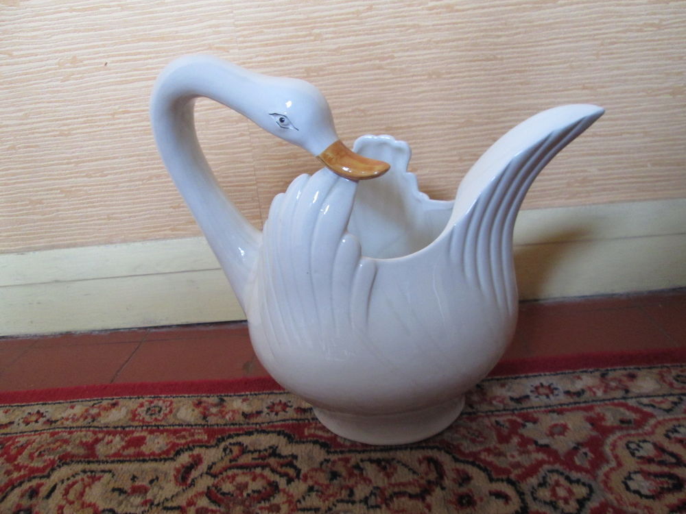 Bibelot d&eacute;coratif type vase en forme de cygne blanc Décoration