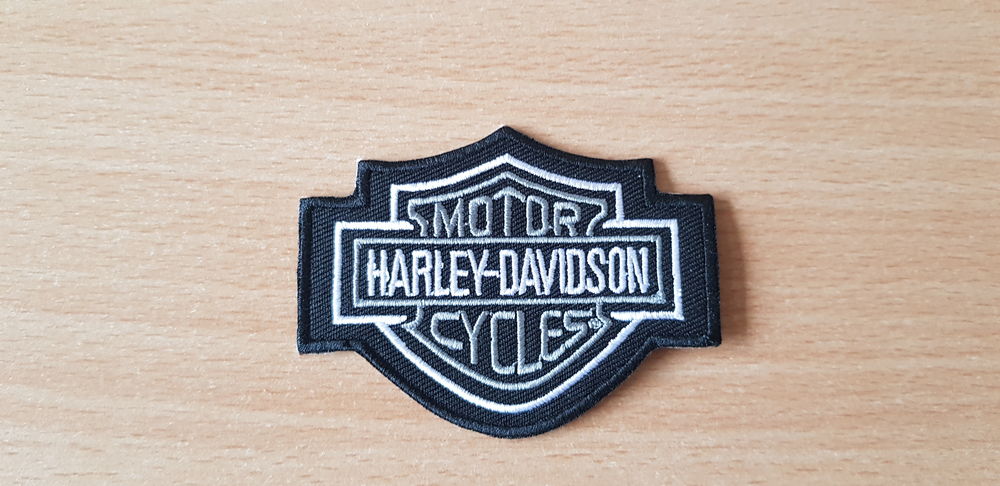 &Eacute;cusson harley davidson
bar and shield noir et blanc
8x6 cm
