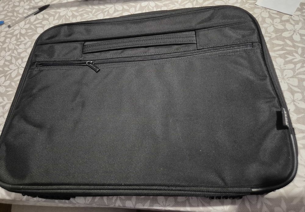 Ordinateur portable acer aspire E5€'774 core i3 4go 1to 17 pouces + chargeur + sacoche Matériel informatique