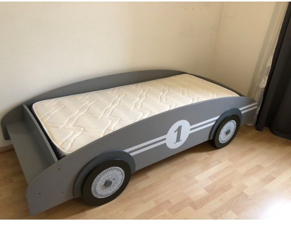 Lit voiture avec matelas Mobilier enfants