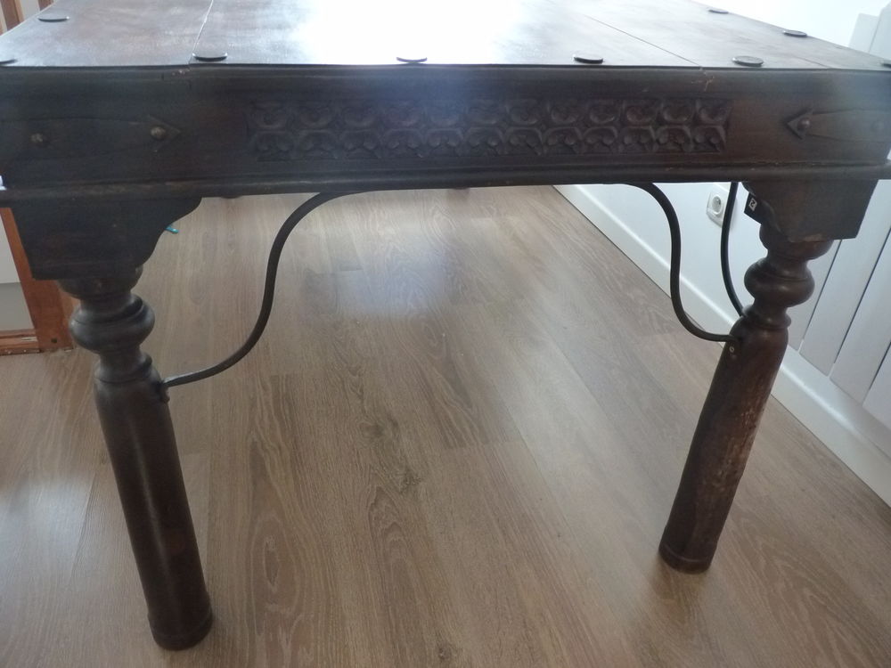 Belle table salle &agrave; manger gothique bois Meubles