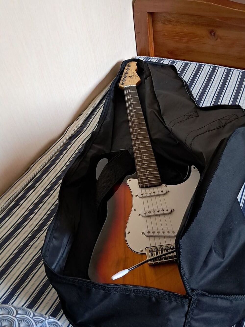 guitare &eacute;lectrique Instruments de musique