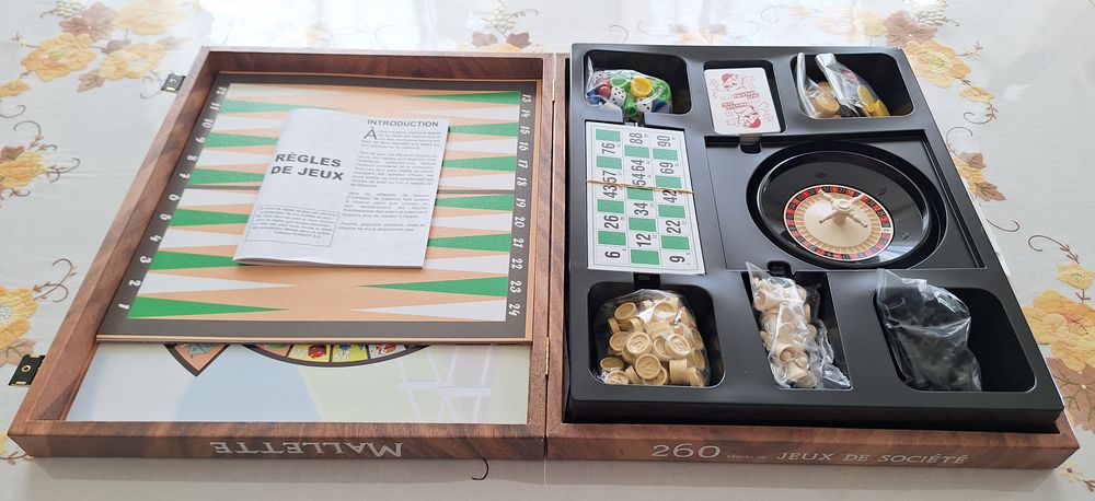 Mallette de jeux de soci&eacute;t&eacute; neuve Jeux / jouets