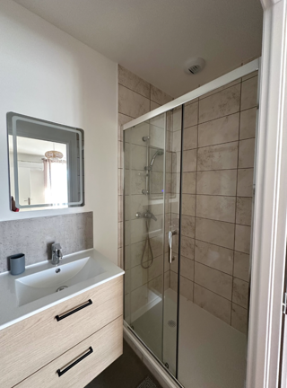  Chambre à louer 8 pièces 160 m²