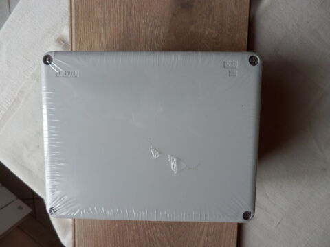 BOITE DE DERIVATION 8 Caen (14)