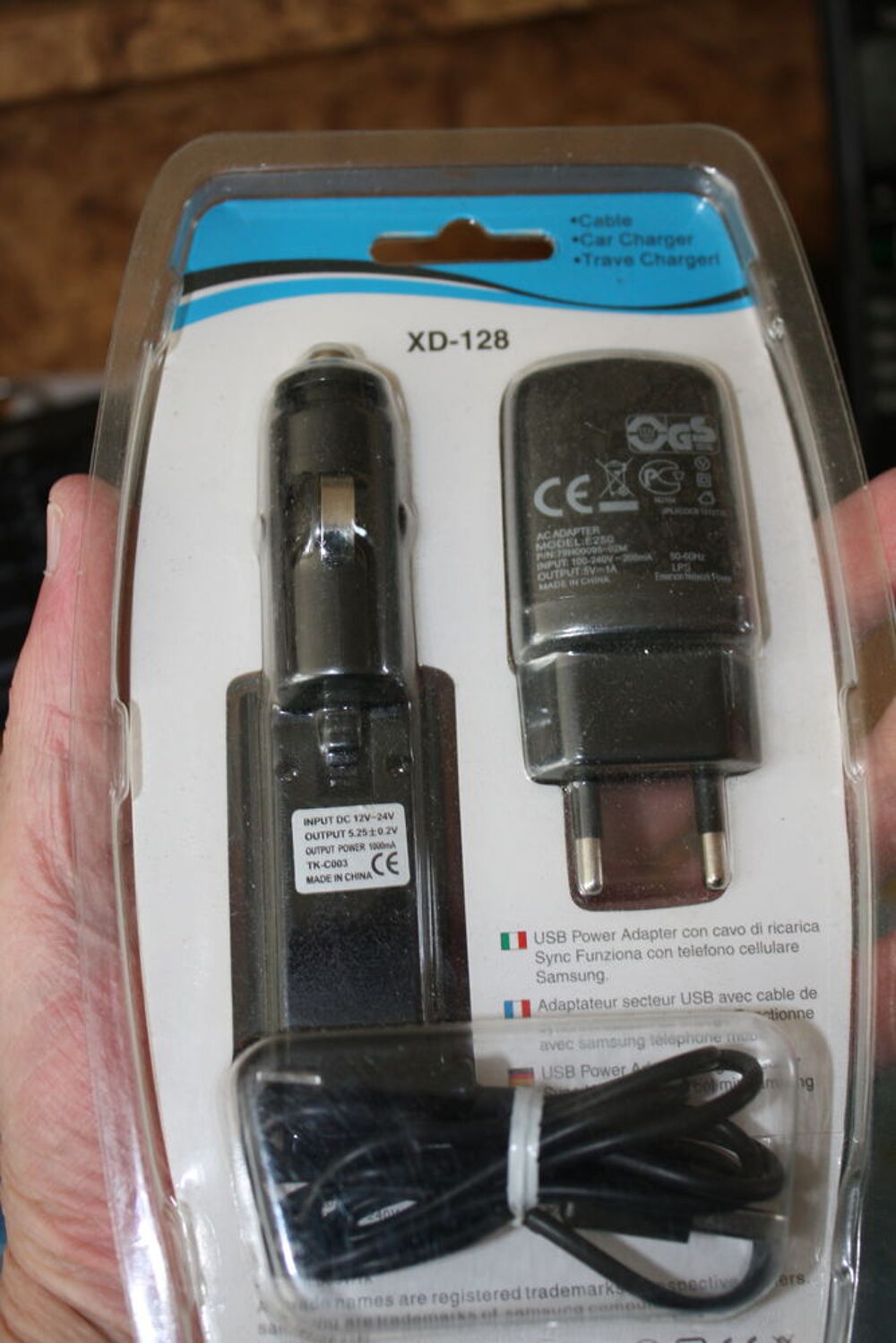 Chargeur USB NEUF Téléphones et tablettes