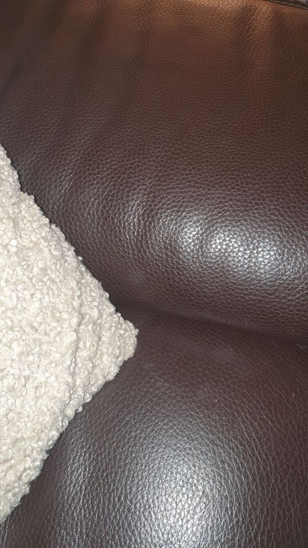 Canap&eacute; 3,5 places et deux fauteuils cuir marron Crozatier Meubles