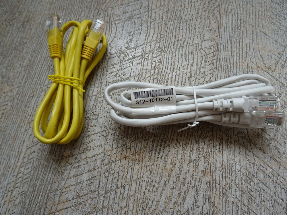 lot 2 cordon rj 45 neuf , 1 jaune 1,5m + 1 blanc 2 m , Téléphones et tablettes