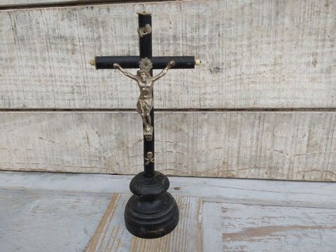 Ancien Crucifix Bois Noirci Napol�on III 
35 Loches (37)