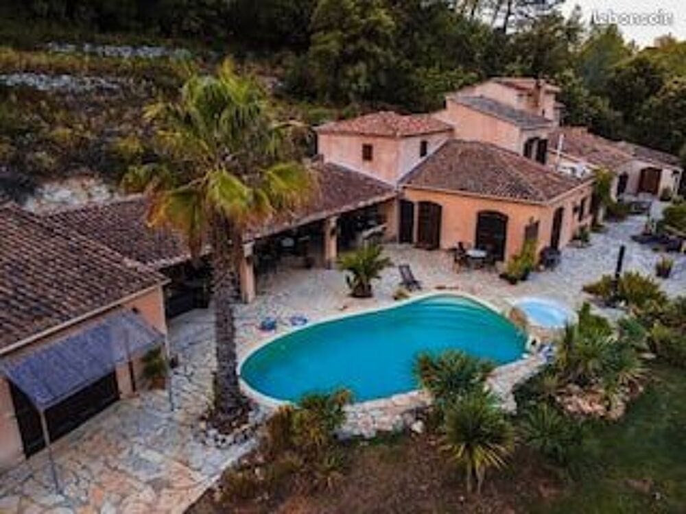 Location Appartement Trans en Provence - Studio meublé  avec terrasse Trans-en-provence