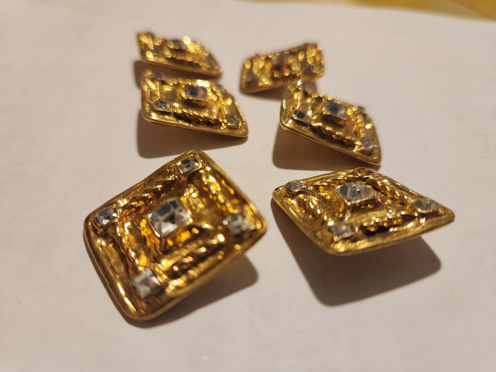 Lot de 6 Boutons carr&eacute; dor&eacute; strass crystal Bijoux et montres