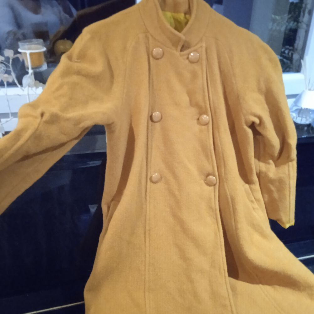 Manteau moutarde pure laine vierge moutarde T 42 fermeture b Vêtements