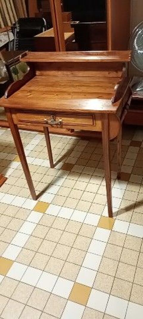table de toilette. 70 Lalinde (24)