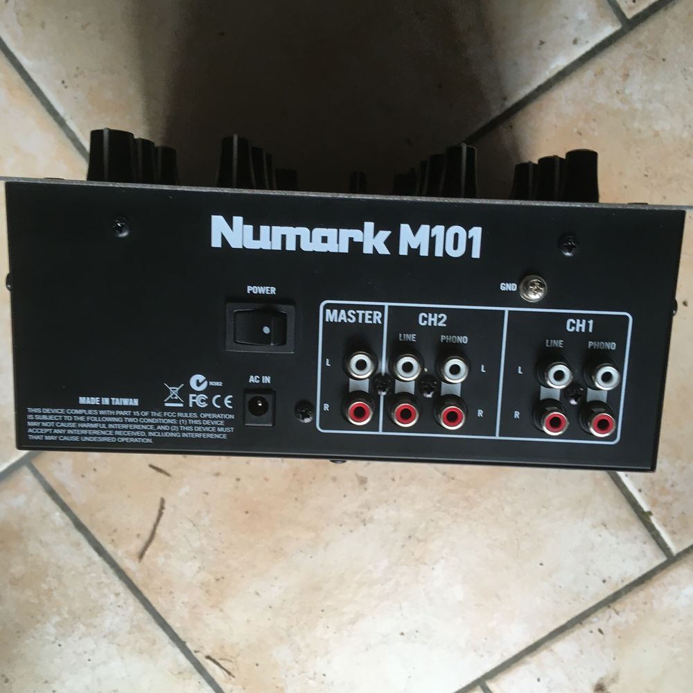 table de mixage M 101 Numark Audio et hifi