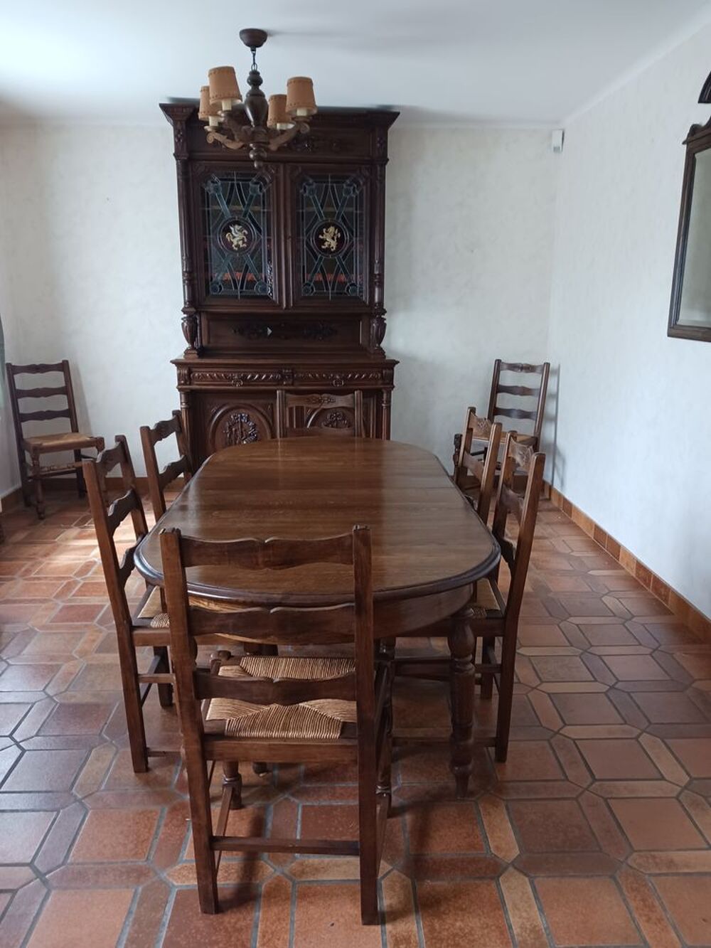 Table de salle &agrave; manger plus 8 chaises Meubles