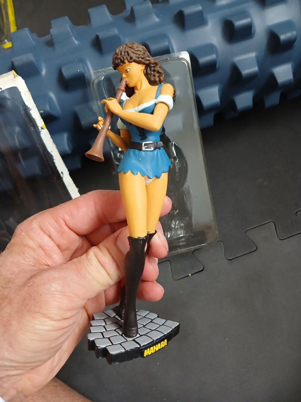 manara 10 figurines altaya femmes par Milo extraits de BD &eacute;r 