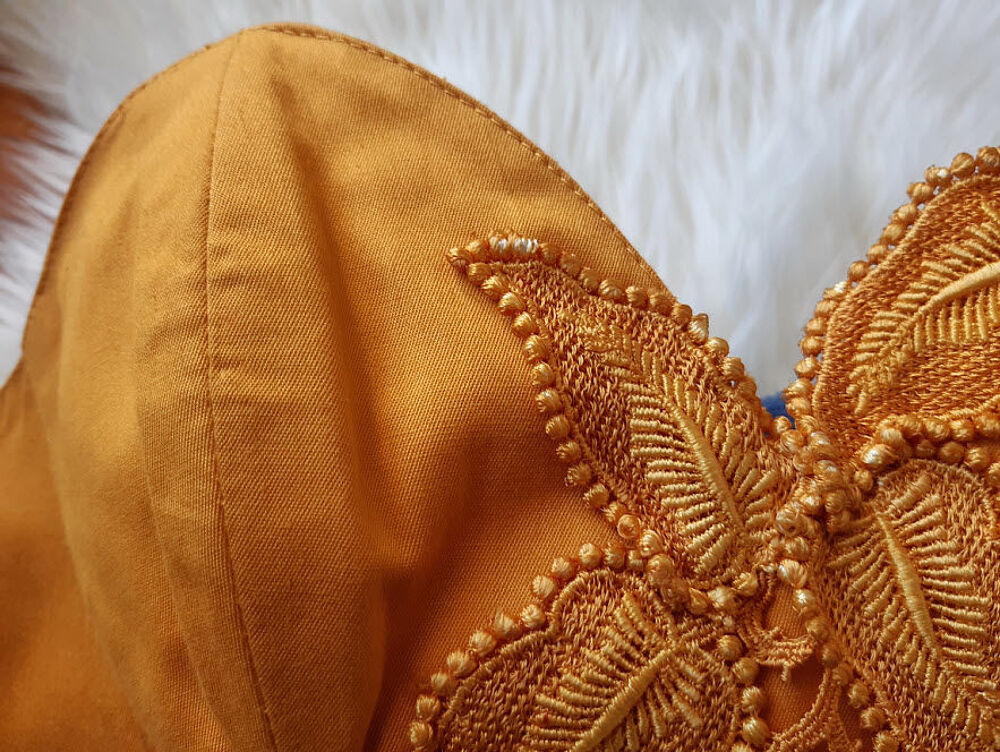 Bustier jaune moutarde doubl&eacute; empi&egrave;cement brod&eacute; taille 38 Vêtements