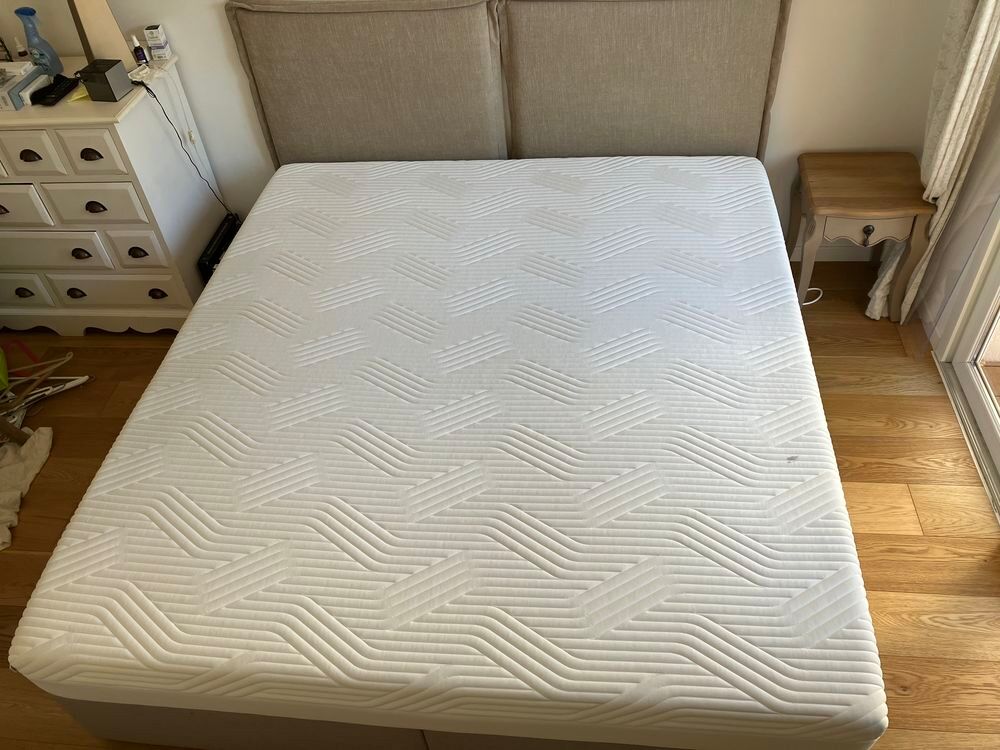 Tempur ensemble matelas sommier coffre t&ecirc;te de lit Meubles