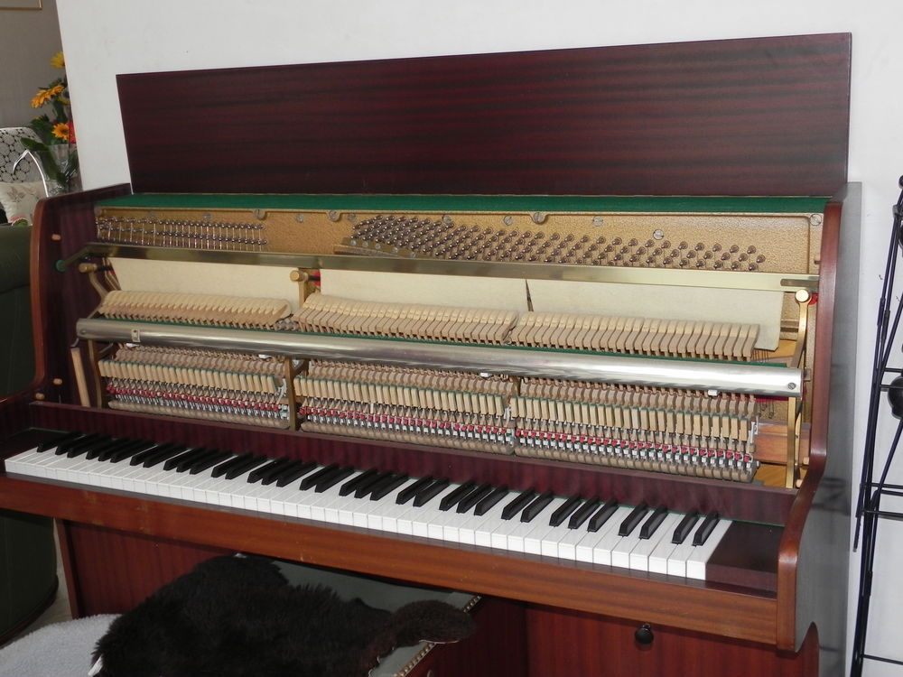 PIANO DROIT A VOIR CHEZ +33688663240 Instruments de musique