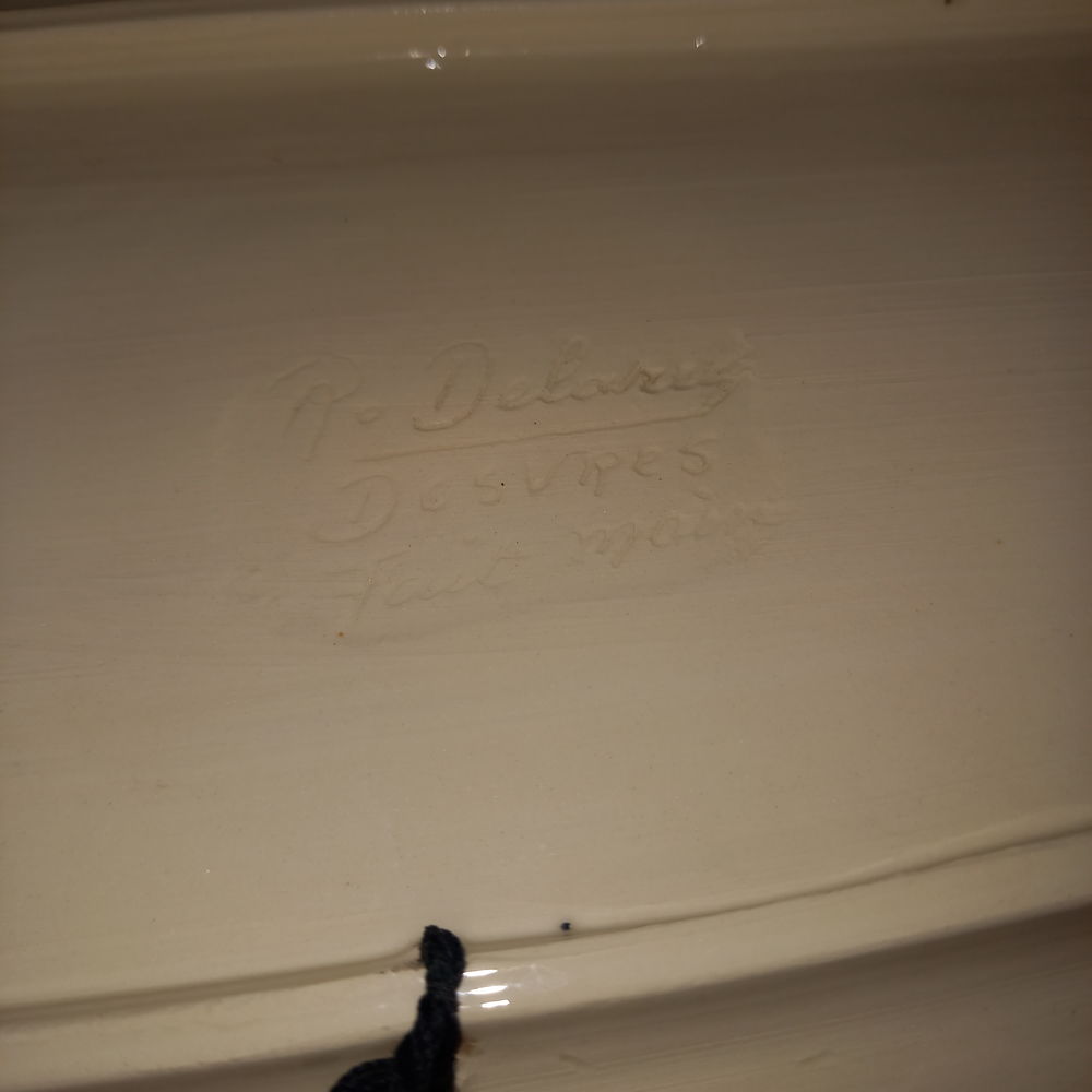 Grand plat &agrave; poisson en faience de R. DELARUE, Desvres Décoration