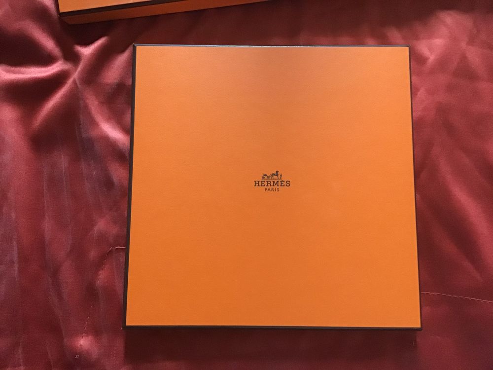 AUTHENTIQUE BO&Icirc;TE A PETIT CARR&Eacute; HERMES Vtements