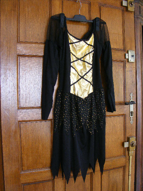 robe halloween  0 Saint-Saturnin-l�s-Apt (84)