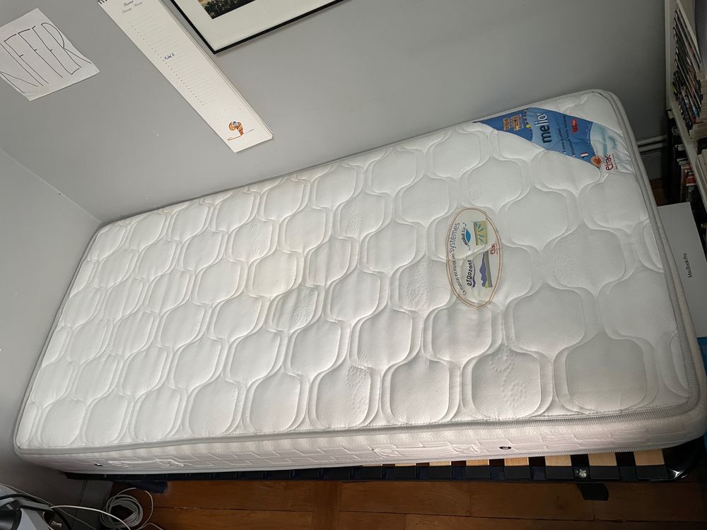 Sommier &agrave; lattes + matelas 90x190
Meubles
