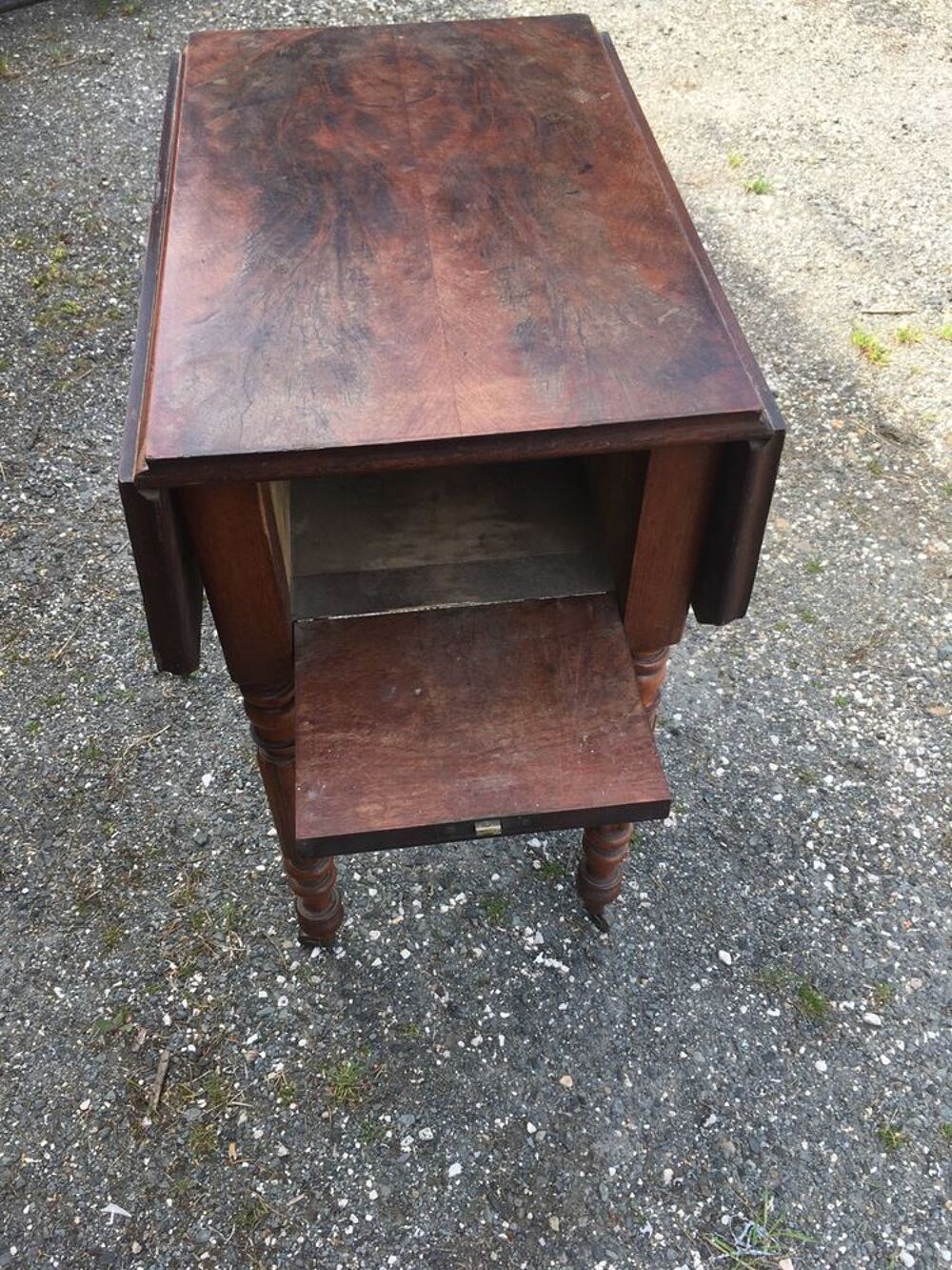 Chevet/tablette &agrave; volet/table de nuit Meubles