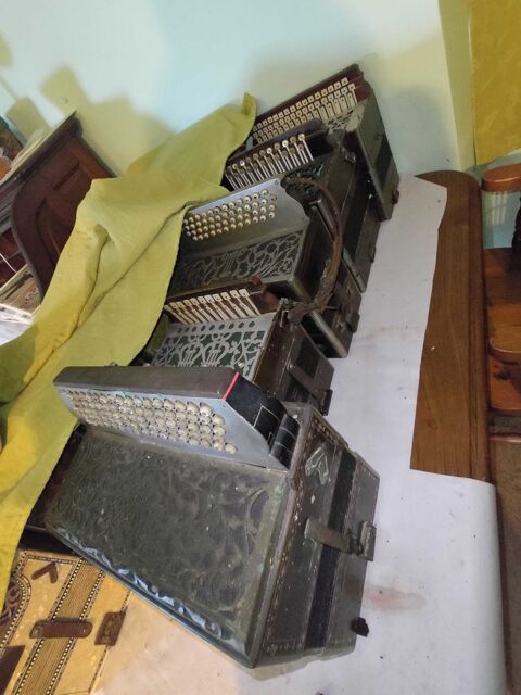 Lot de 5 Accord�ons Vintage 750 Jumilhac-le-Grand (24)