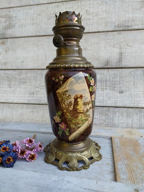 Ancienne Lampe � P�trole Fa�ence et Bronze D�cor Moulin 75 Loches (37)