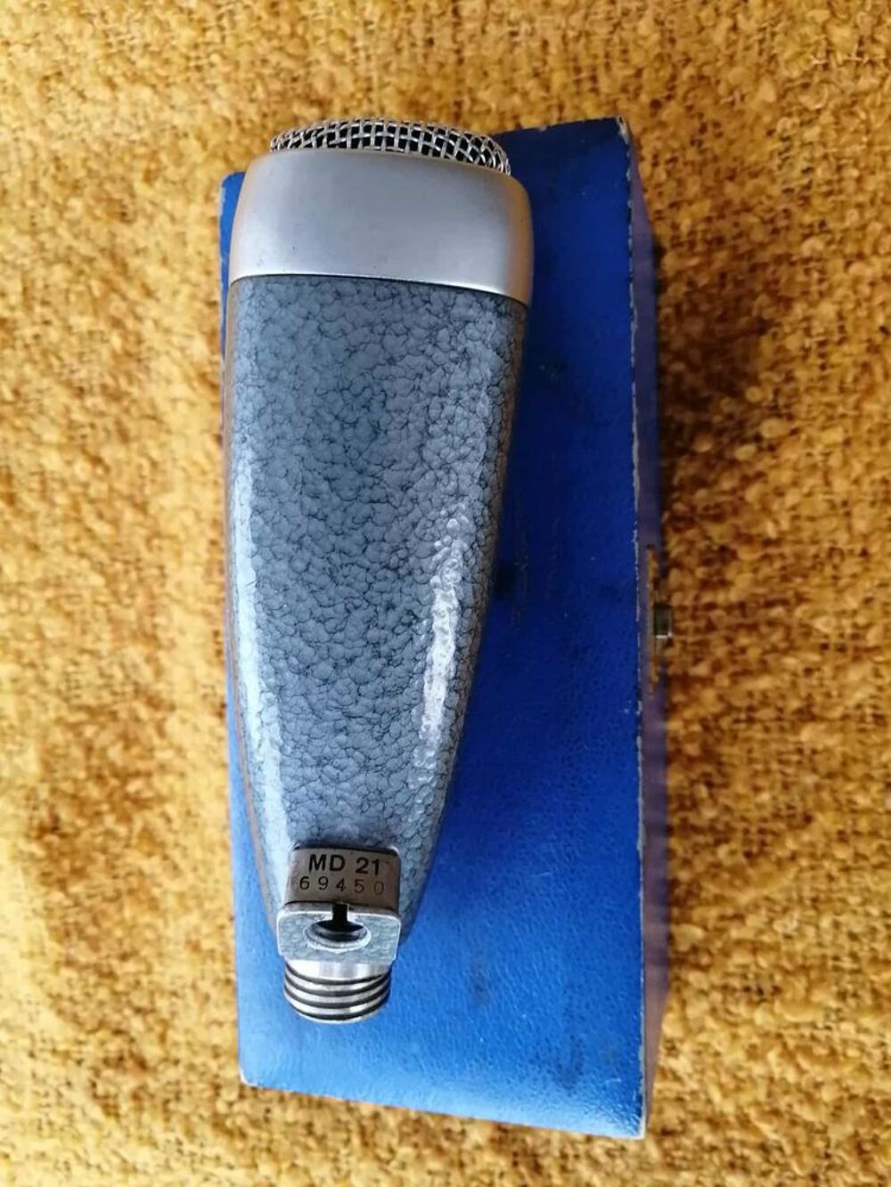 Sennheiser MD21 avec sa bo&icirc;te en bois bleue d'origine Audio et hifi