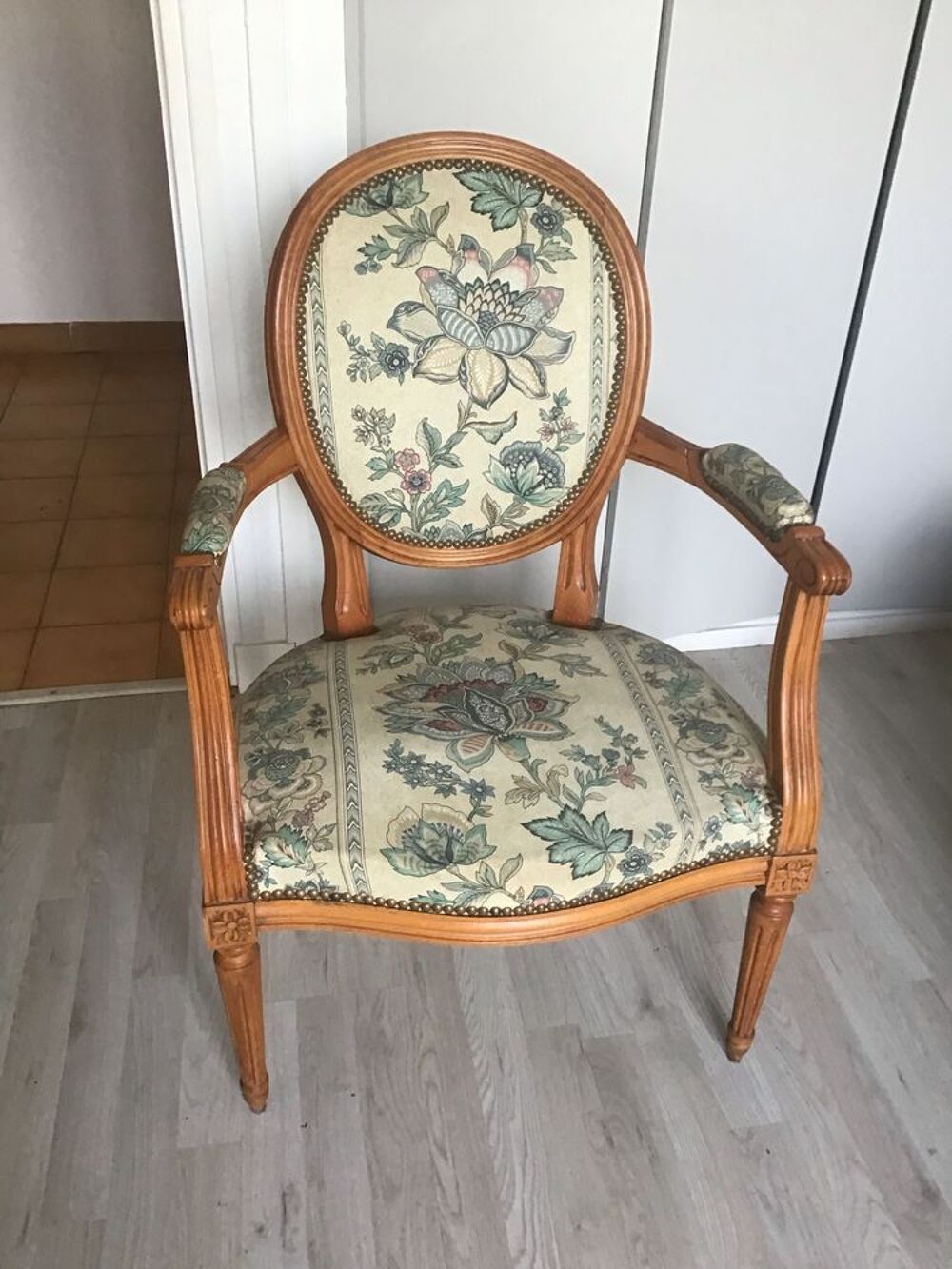Fauteuil m&eacute;daillon style Louis XVI Meubles