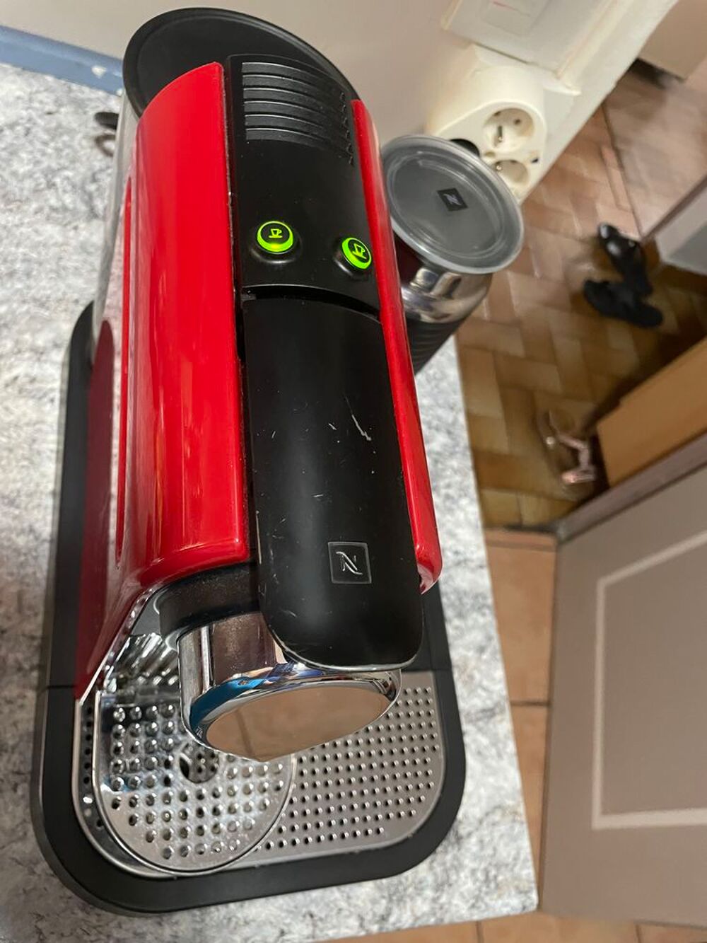 Machine &agrave; caf&eacute; nespresso Krups avec aeroccino Electroménager