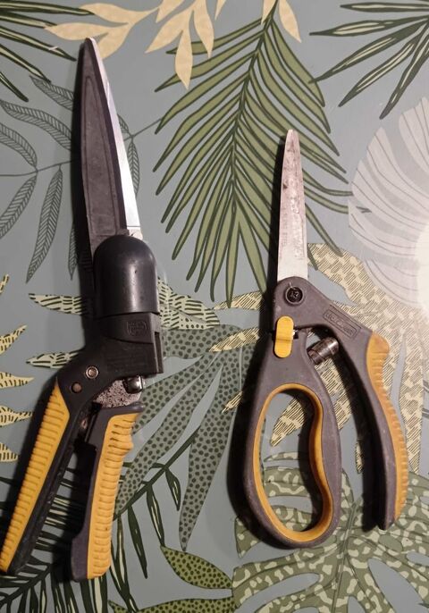 Lot de 2 Outils de jardin 4 Auppegard (76)