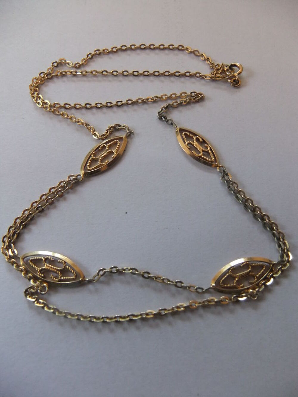 Collier plaqu&eacute; or
Bijoux et montres