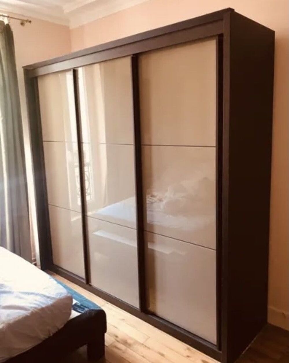 grande et belle armoire 3 portes-miroir/tr&egrave;s bon &eacute;tat Meubles
