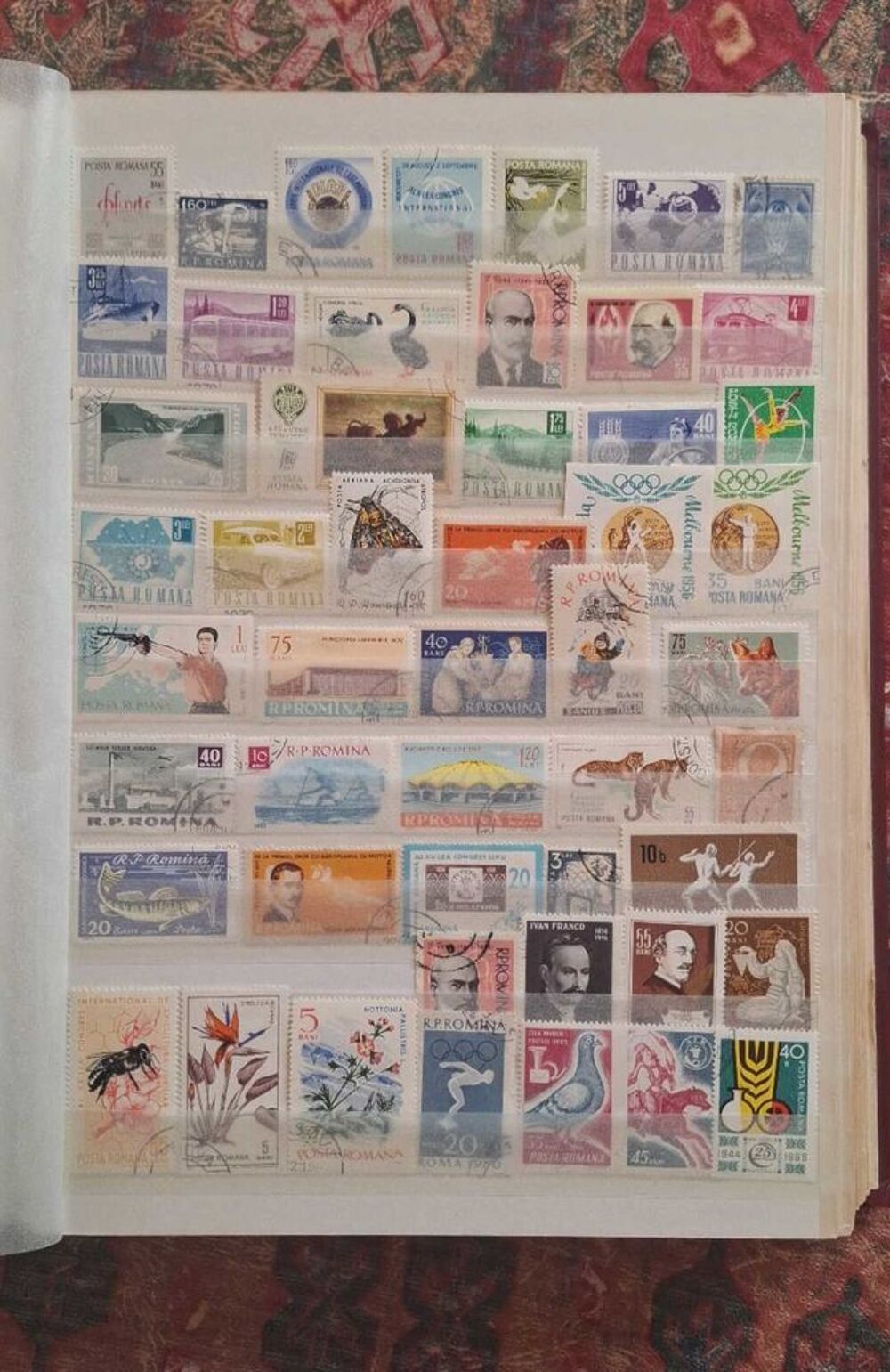 Classeur timbres Pays de l Est 