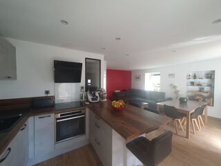 Vente Maison Maison 5 pièces de 102m2 avec garage, cave et balcon Corent