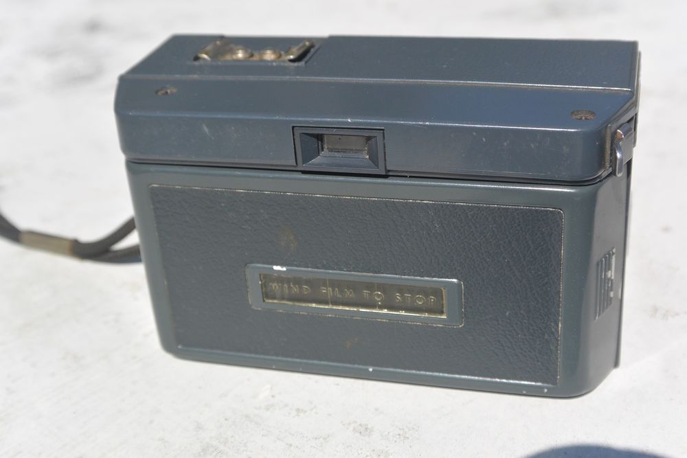 Appareil photo Kodak Instamatic 50 (USA ann&eacute;es 1960) vintage Photos/Video/TV