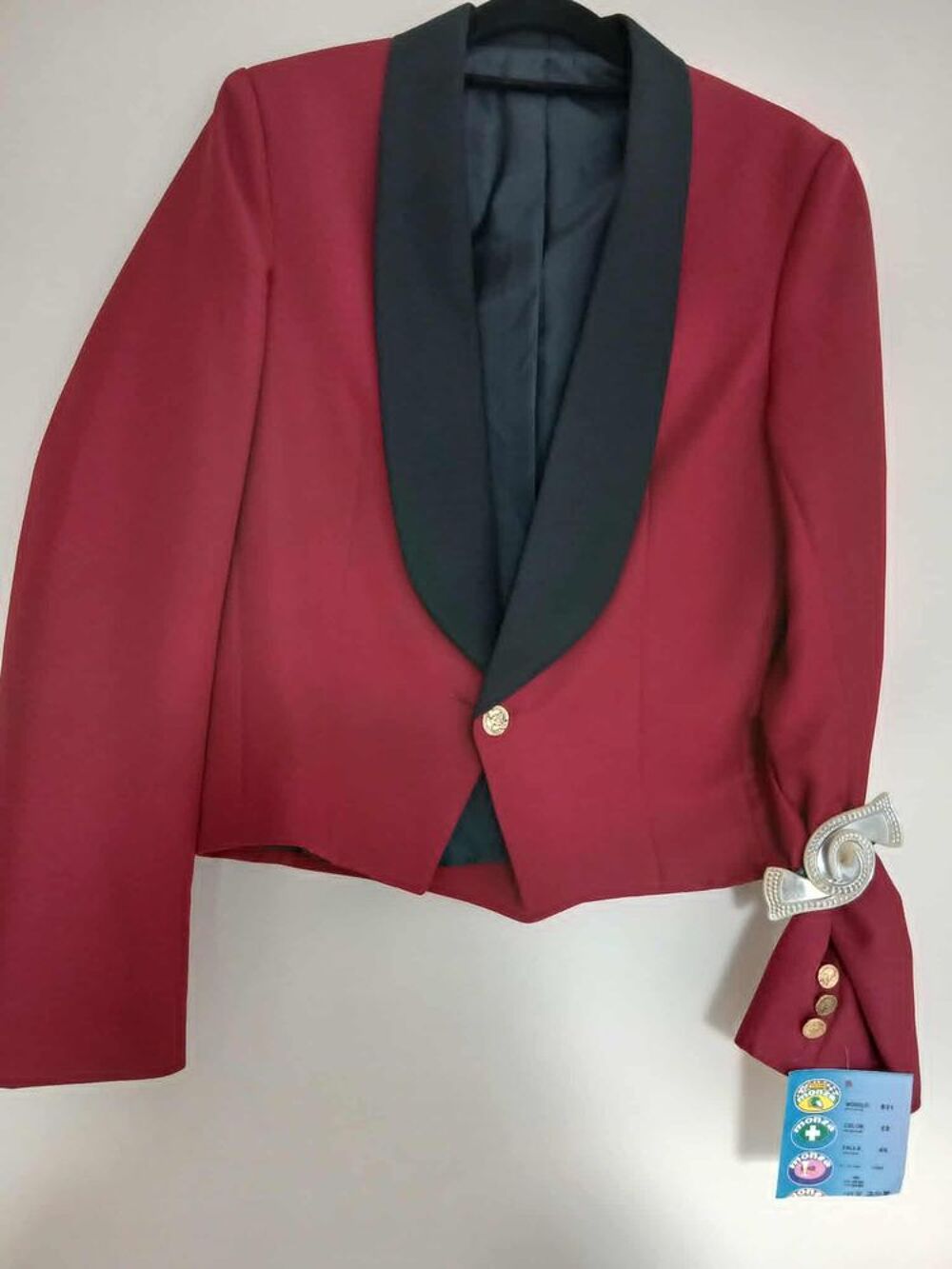 Veste spencer neuve taille 52 rouge col satin noir N&deg;1422 Vêtements