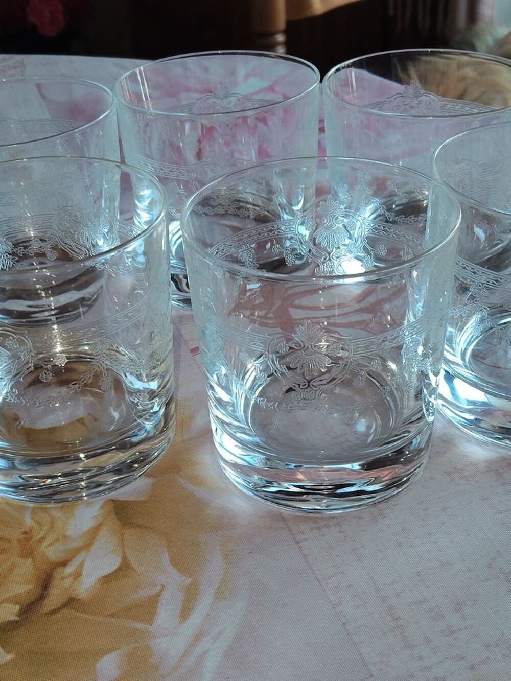 6 verres en " Cristal D'arques" grav&eacute; en relief. Cuisine