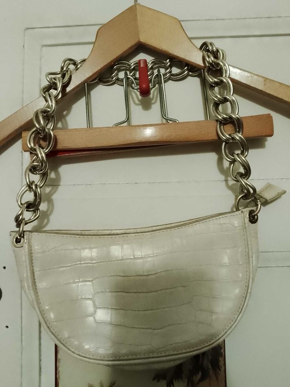 sac &agrave; main cr&egrave;me anse en m&eacute;tal Dor&eacute; Zara. Maroquinerie