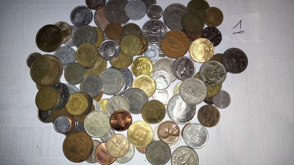 lot de 100 pi&egrave;ces de monnaie &eacute;trang&egrave;re
