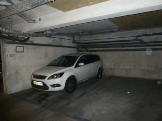  Parking / Garage  louer 14 m Marseille