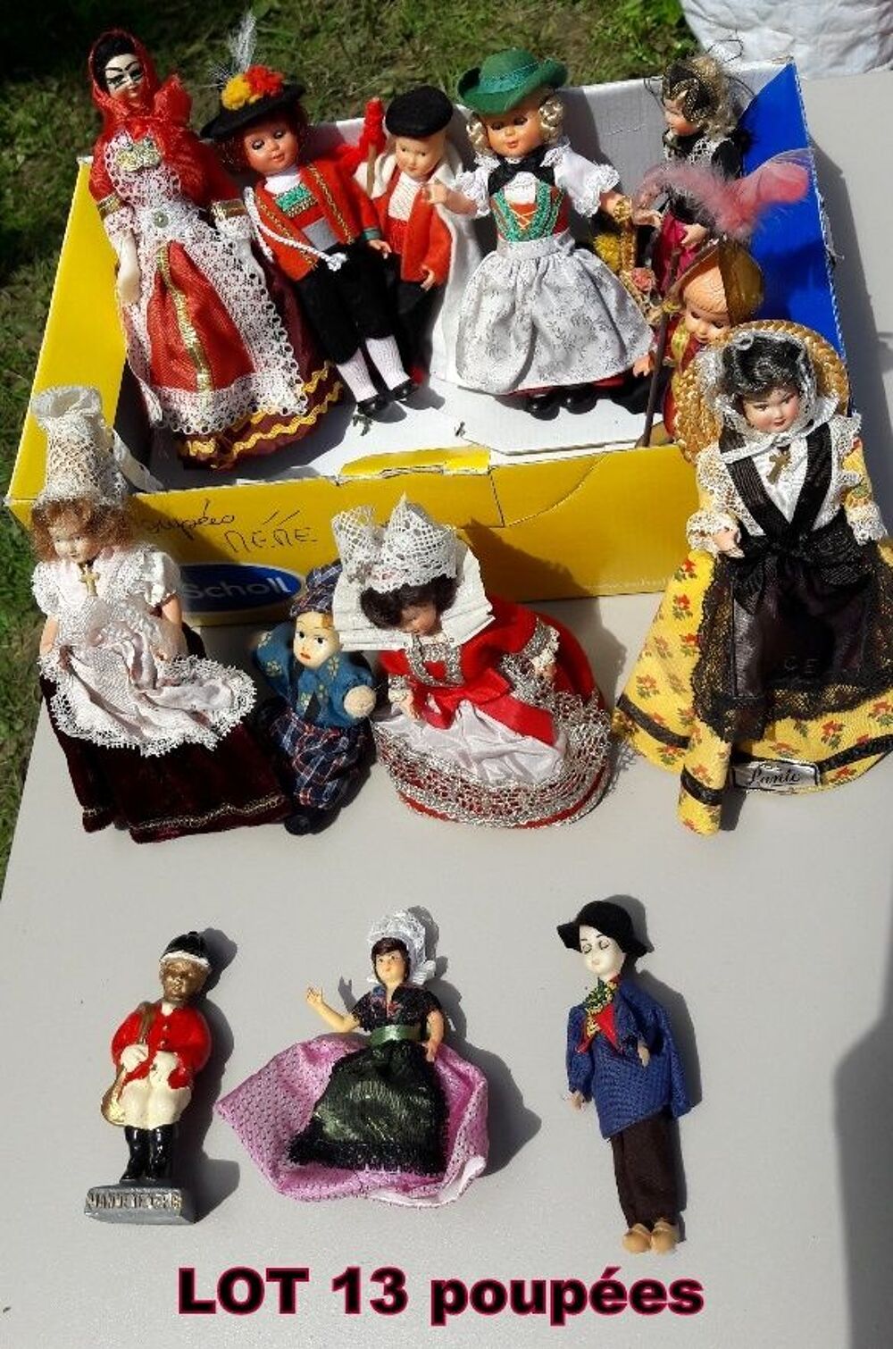 LOT de 13 poup&eacute;es de collection 