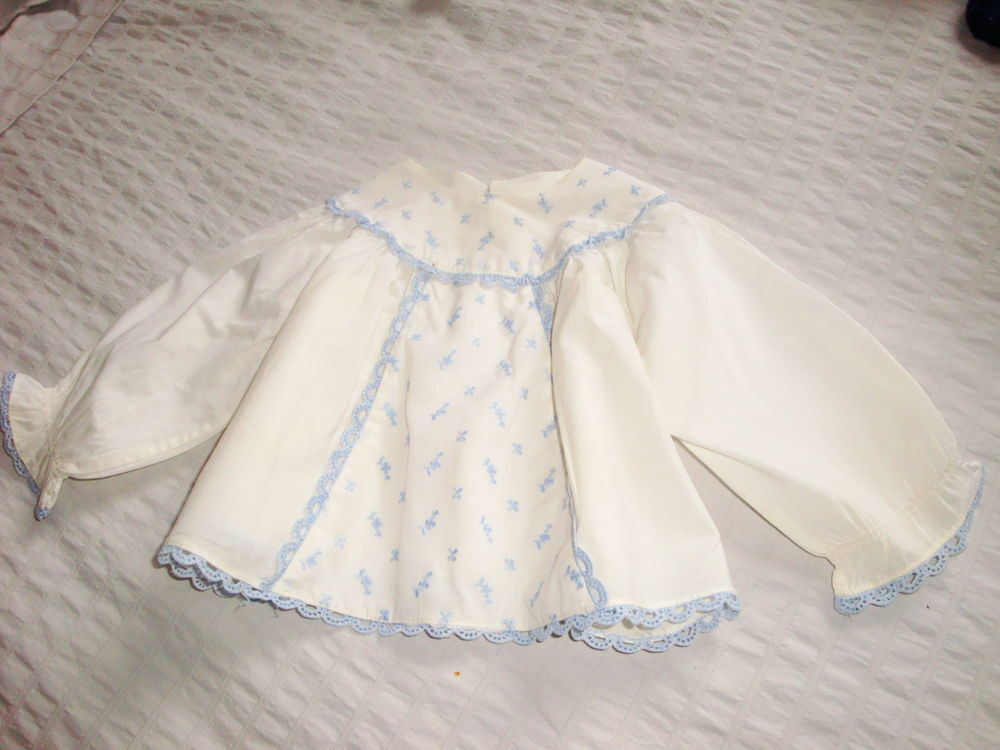 Chemisier blanc avec broderies bleu 1er &acirc;ge Vêtements enfants